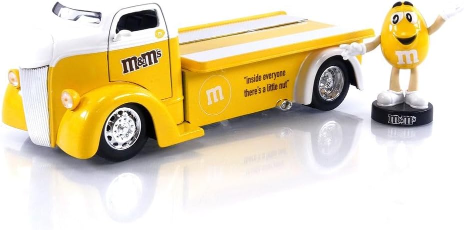 M&M's 1:24 1947 Ford COE Flatbed Die-cast Car & 2.75" Yellow Figure