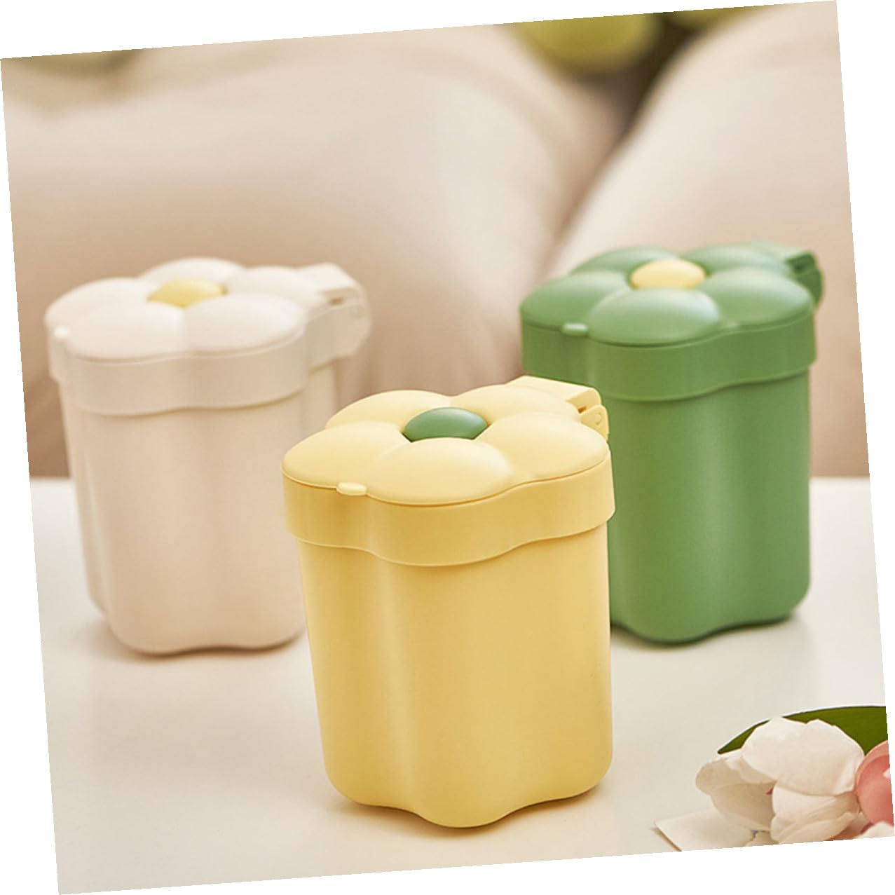 2pcs Cartoon Flower Trash Can with Lid Mini Desktop Waste Container Small Trash Bin for Bedroom Office Living Cute Decorative Storage