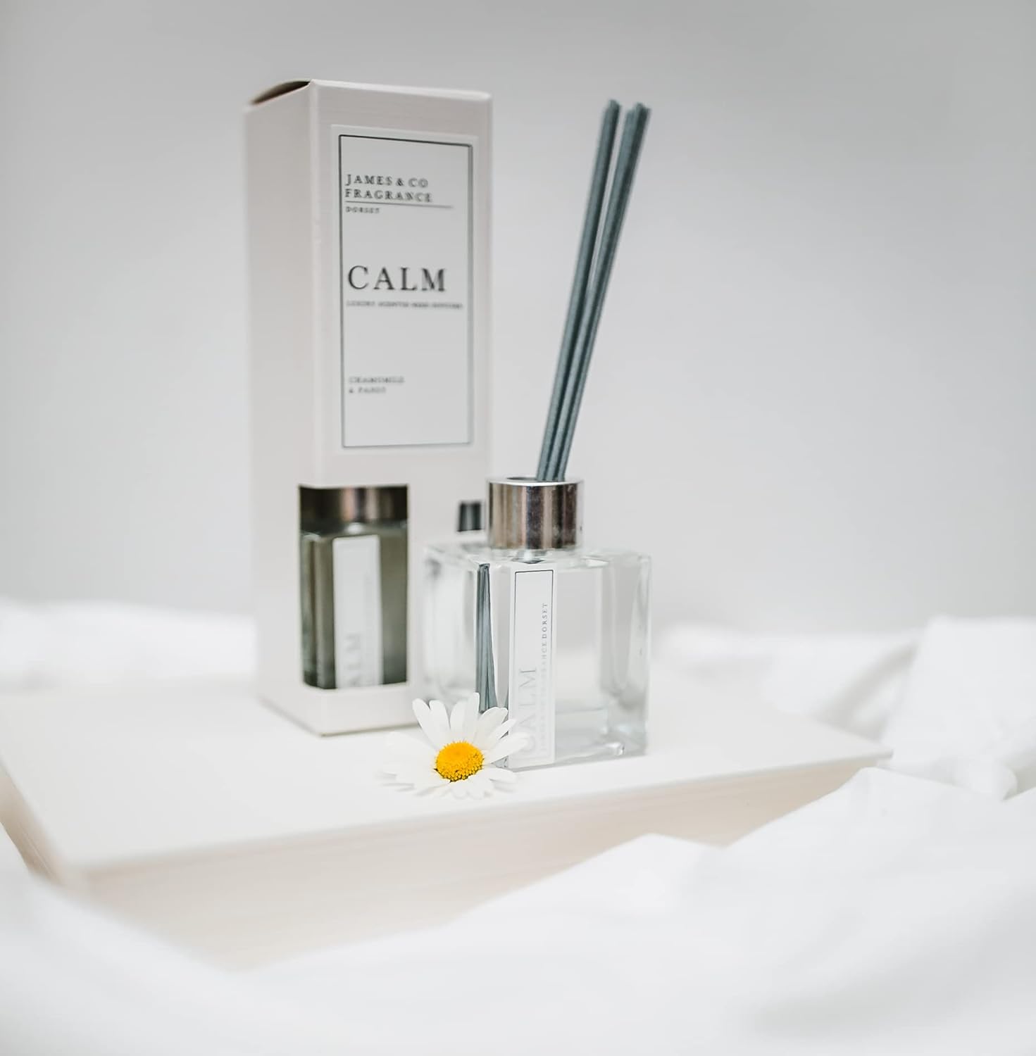 James & Co Calm Chamomile & Pansy 100ml Luxury Home Fragrance Reed Diffuser Set James & Co Calm Chamomile & Pansy 100ml Luxury Home Fragrance Reed Diffuser Set