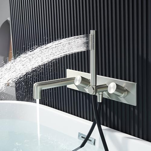 Mitigeur de bain or brossé design chic et finitions luxe pour baignoire élégante