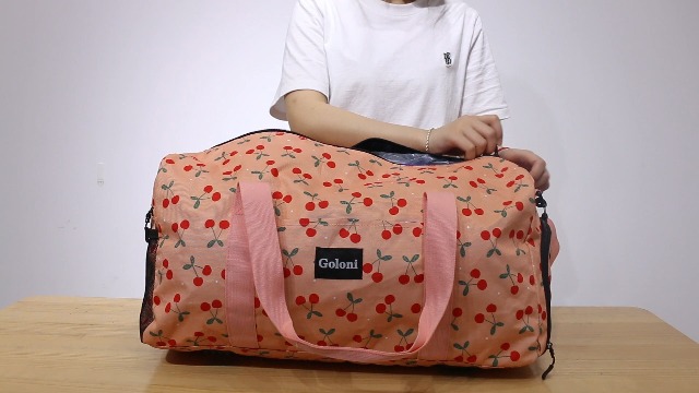 Grand Sac De Sport XL 65 Litres – 5 Poches, Imperméable, Bandoulière Réglable, Rouge, Pour Salle, Voyage, Camping