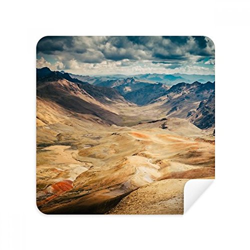 Tissu suédine nettoyage lunettes et écran téléphone ciel et montagnes