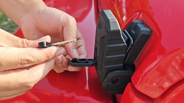 Image of Locking Hood Latch with Keys, Jeep Hood Latch Compatible with 2018-2026 Jeep Wrangler JL JLU Jeep Gladiator JT, Anti-Theft Hood Lock Catch Latch Accessories, Dust & Water Resistant, 1 Pair(Not for JK)
