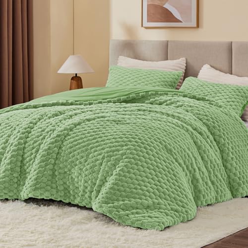 BEDELITE Fluffy Queen Comforter Set - Grass Green Fleece Soft Comforter for Queen Size Bed, Luxury Warm Bedding Set for Winter, Fuzzy Bed Set 3 Pieces (1 Comforter, 2 Pillowcases)