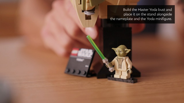 LEGO Star Wars: Attack of the Clones Yoda Bust with Lightsaber
