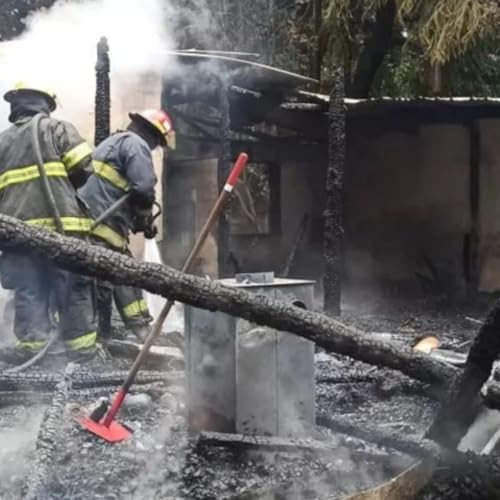 Page de couverture de EL BOLSÓN: PERDIERON TODO EN UN INCENDIO Y ARMAN CADENA SOLIDARIA DE AYUDA