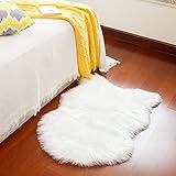 DERWENT Faux Lammfell Teppich Kunstfell Teppich Kunstpelz Schaffell Teppiche Fell für Moderne Wohnzimmer Deko Schlafzimmer Deko für das Sofa, den Stuhl oder als Bettvorleger (Weiß)
