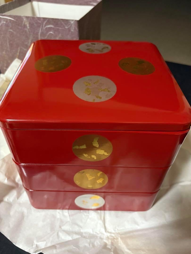 3段重箱 赤 金色アクセント 20x20cm.一段6cm
