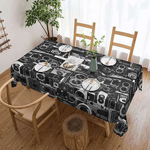 Nappe carrée en dentelle rétro : sublimez vos tables usées - 2