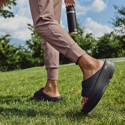 Image of OOFOS OOmega OOahh Recovery Sandal - Women's