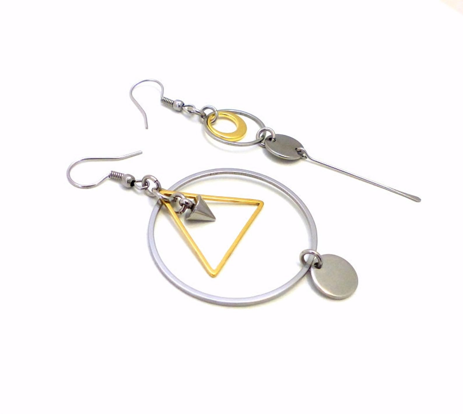 Expédié le lendemain de la commande. Boucles d'oreilles dépareillées couleur or/argent en acier inoxydable