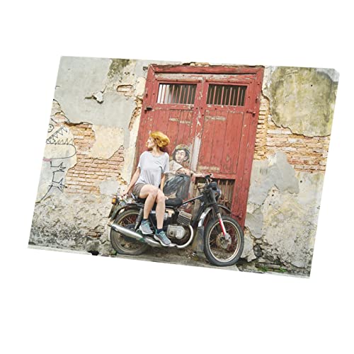 Tableau street art motarde rousse de 90x60 cm pour salon moderne