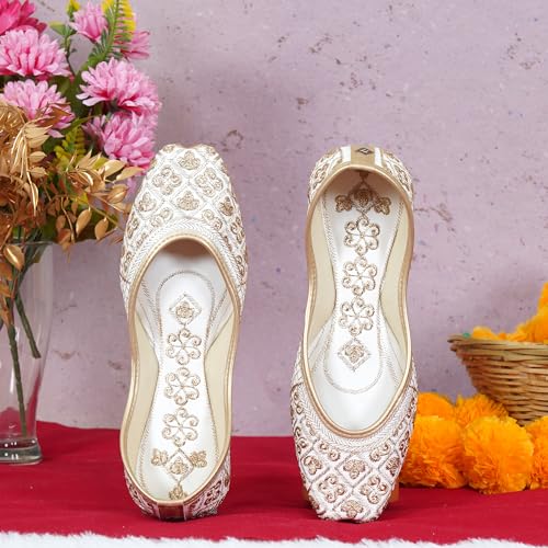 Image of Women's Embroidered Rajasthani Mojari Jutti | Ethnic Punjabi Juttis for Women & Girls | Flat Slip-On Footwear for Wedding, Festive & Casual Wear