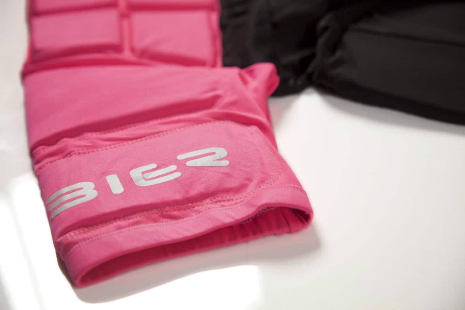 Hombrera de Rugby Profesional para Mujer - Protección de Rugby Acolchada - Categorías Femeninas – Modelo Rosa/Negro. Talla S
