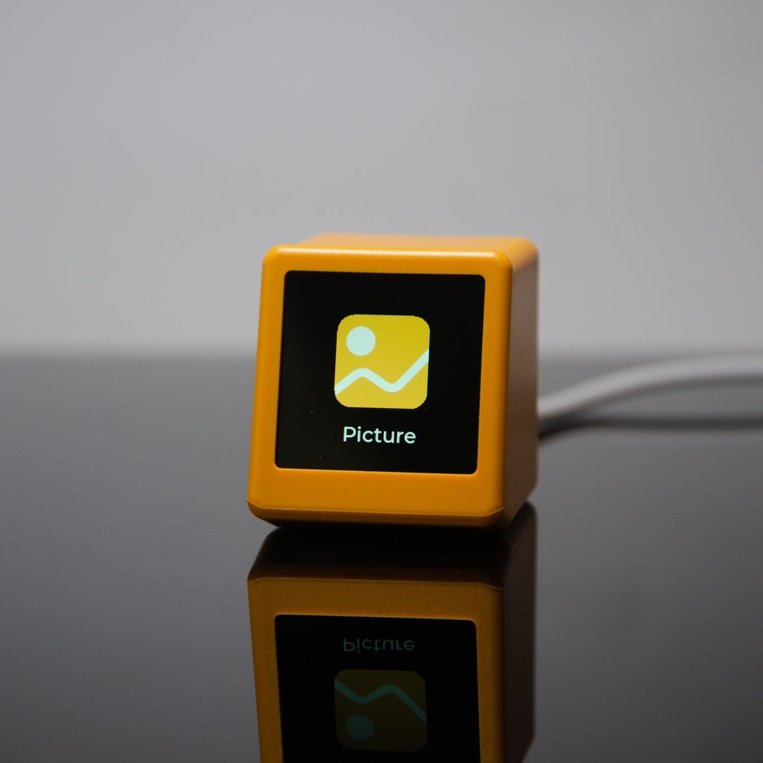 Dispositivo desktop multifunzione di GeekMagic Smalltv PRO Offre ticker del prezzo di criptovaluta, aggiornamenti dei tassi di cambio e orologio per i trader (bianco)