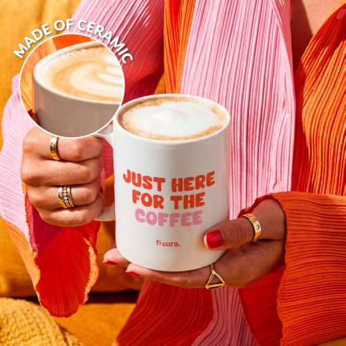 Fisura Kubek ceramiczny z napisem "Just here for the coffee" oryginalny kubek z zabawnym przesłaniem kubek o pojemności 320 ml nadaje się do kuchenki mikrofalowej i zmywarki.