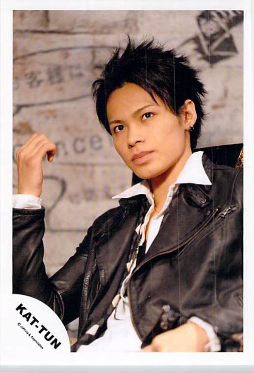 Amazon.co.jp: KAT-TUN カトゥン 上田竜也 写真 フォト （スリーブ入り