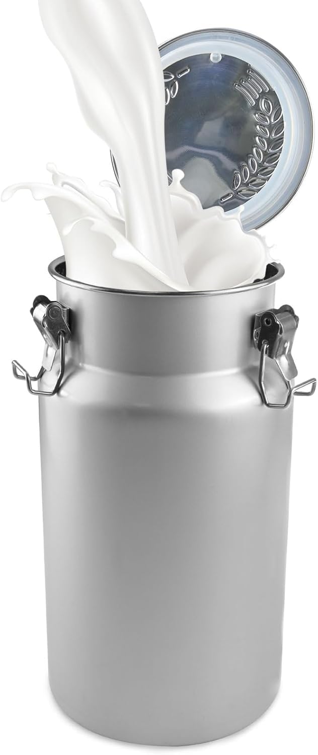 Tonneau à lait en acier inoxydable dans la cuisine pour stocker le vin et l'huile