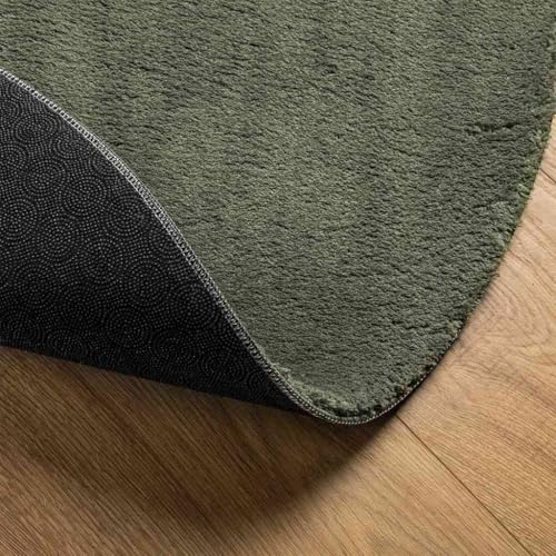 Tapis douillet vert forêt HUARTE 160x230 au design moderne chic