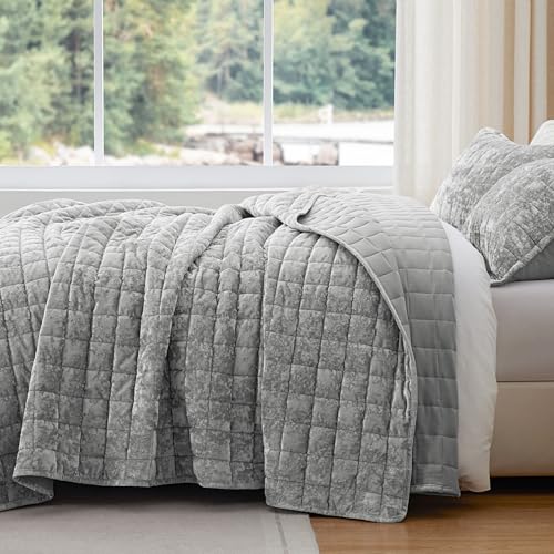 BEDELITE Velvet Quilt Set Queen Size - Luxury Velvet Comforter Bedding Set 3 Pieces, Soft Cozy Light Grey Oversized Bedspread Coverlet for All Seasons with 2 Pillow Shams