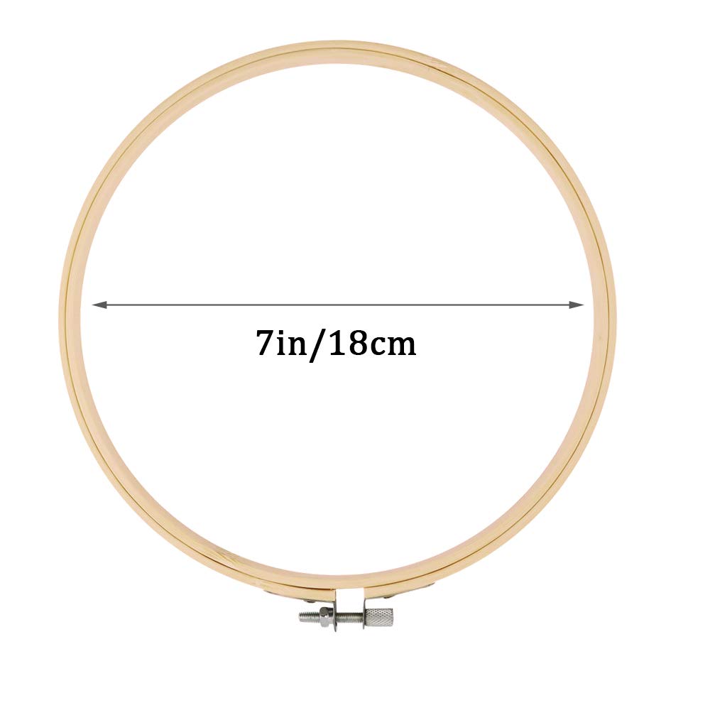 Ein Set der Hodeacc 16er-Pack Mini Bambus-Stickringe, ideal für kreative Bastelprojekte und Dekorationen.
