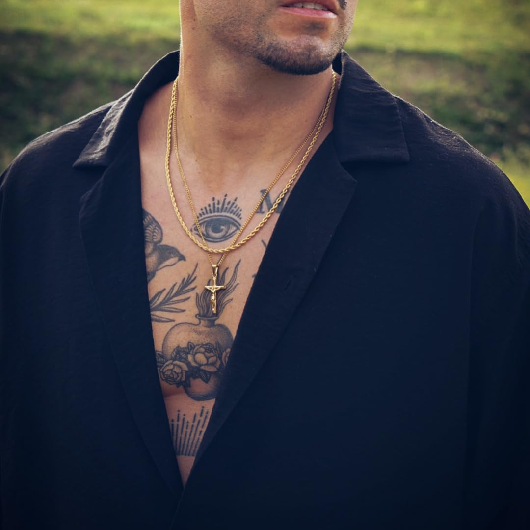 DVRK® Pack 2 Collares Hombre Bañados en Oro 18k con Base Acero Inoxidable 316L Resistentes al Agua - Cadena Oro Hombre, Cordón, Collar Figaro, Cruz, Crucifijo, Rope, Regalos