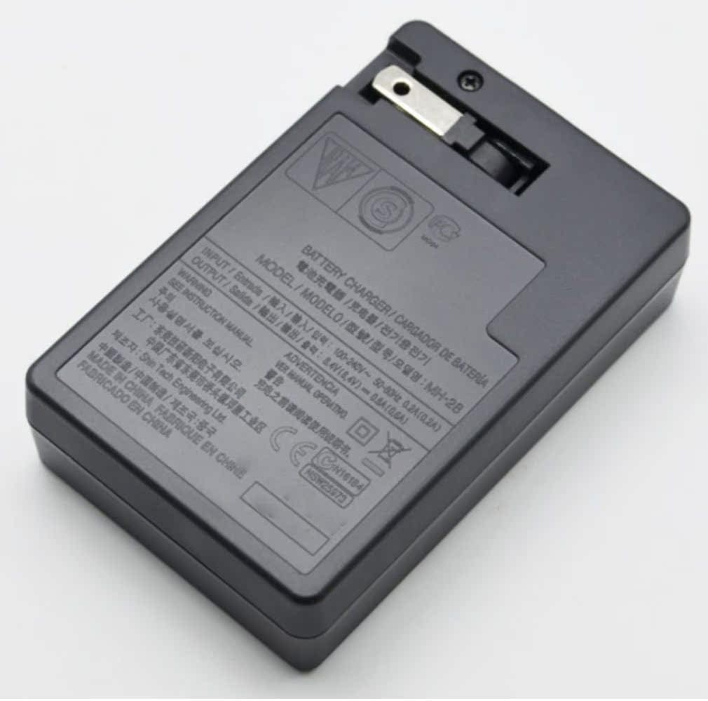 MH-28 8.4V 0.6A充電器 For Nikon 1 V2 デジカメ バッテリーチャージャーEN-EL21 互換用の電池充電