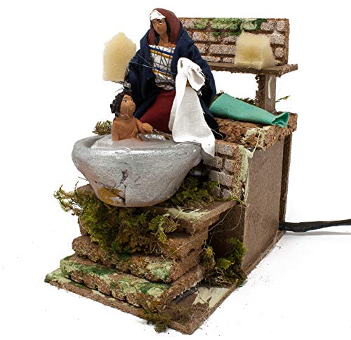 Prodotto artigianale realizzato in sughero, muschio e terracotta. A impreziosire la scena sono i vestiti del pastore in tessuto e la terracotta dipinta a mano. I personaggi sono realizzati in terracotta.