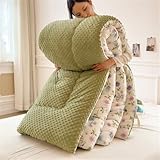 Remplissage de haute qualité : l'édredon est rempli de duvet intégral, léger et chaud, sans pression, moelleux et confortable, le velours de duvet ultra-fin est délicat, élastique, se réchauffe rapidement, permettant aux gens de se sentir à l'aise, empêchant efficacement l'invasion de l'air froid, se réchauffant rapidement et gardant la chaleur, vous donnant un sommeil confortable et profond, sans peur du froid.