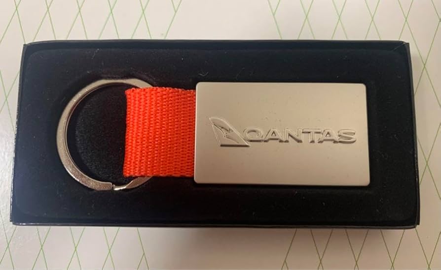 Amazon.co.jp: カンタス航空 キーホルダー : ファッション