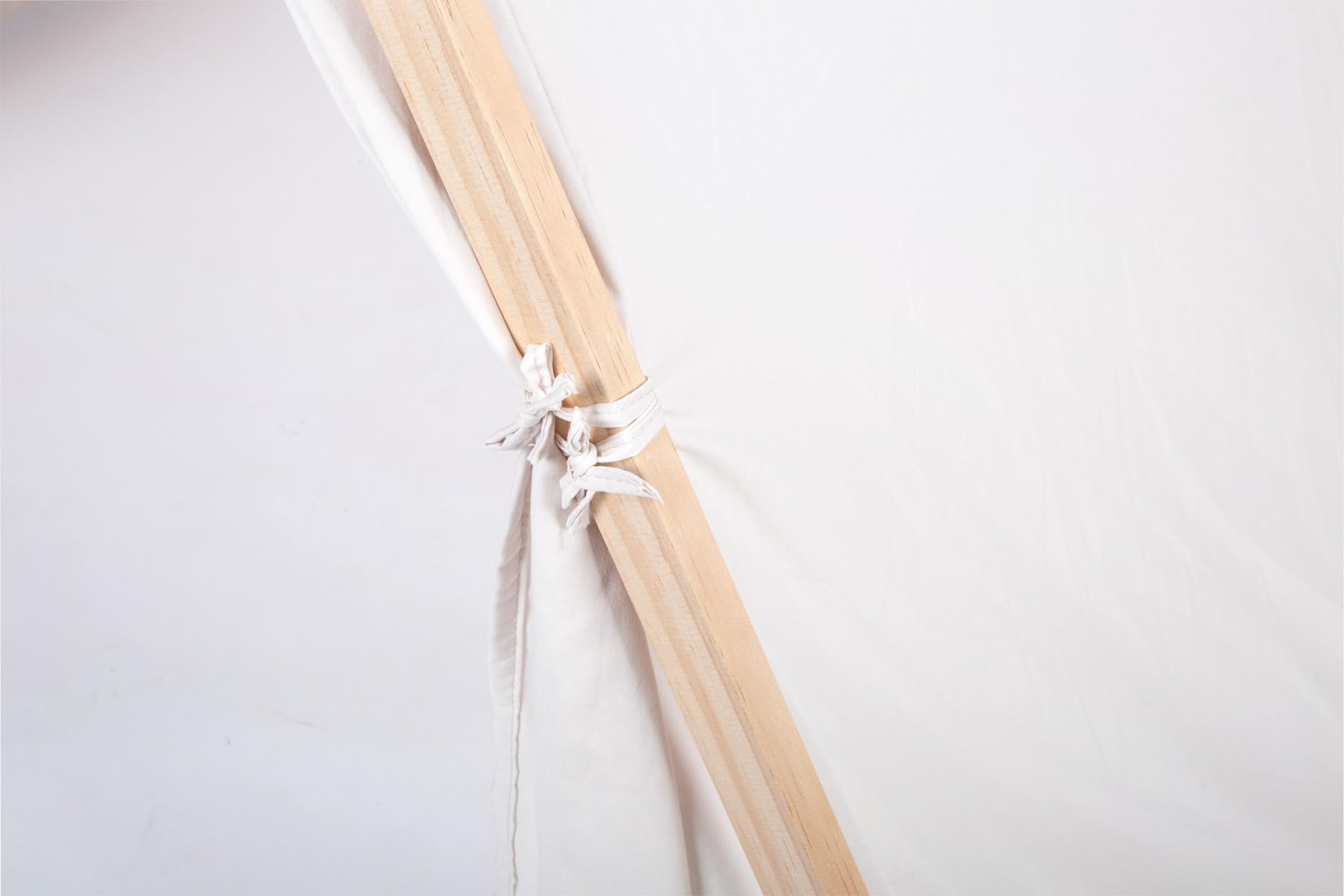 small Foot Indoor-Spielzelt für Kinder, Holzrahmen mit Stoffbezug, Fenster und aufrollbare Öffnung, für Kinder ab 2 Jahren, 12761, Farbig, Weiß