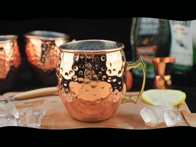 Maultier Becher Set Aus Edelstahl – 6 Stück, 2 Oz, Mit Holzregal, Gehämmert, Für Cocktails & Kalte Getränke