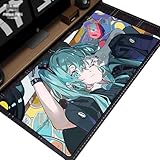 ⭐ Rutschfeste Gummiunterseite: Die Unterseite des Mauspads besteht aus rutschfestem Naturkautschuk. Es lässt sich fest auf dem Tisch befestigen, sodass es nicht verrutscht. Genießen Sie komfortable Maus- oder Tastatursteuerung beim Arbeiten oder Spielen.