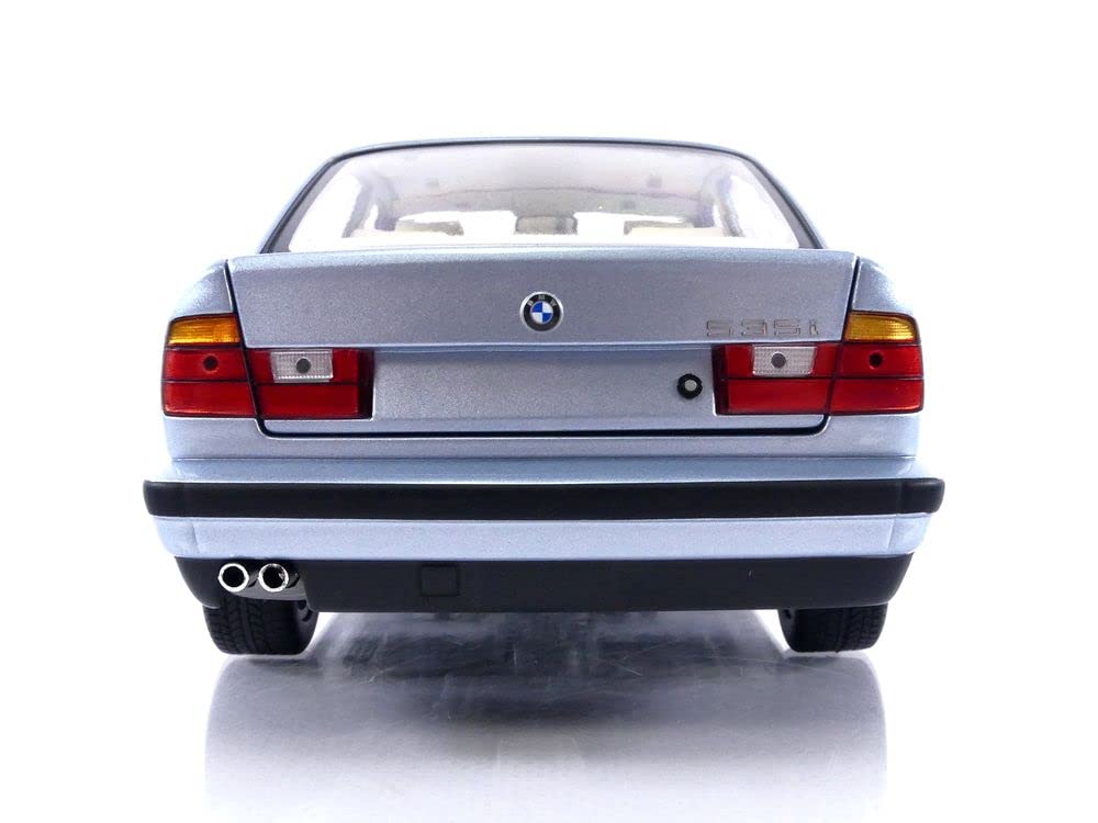 Minichamps - Auto in miniatura da collezione, 100024007, Light Blue Metallic