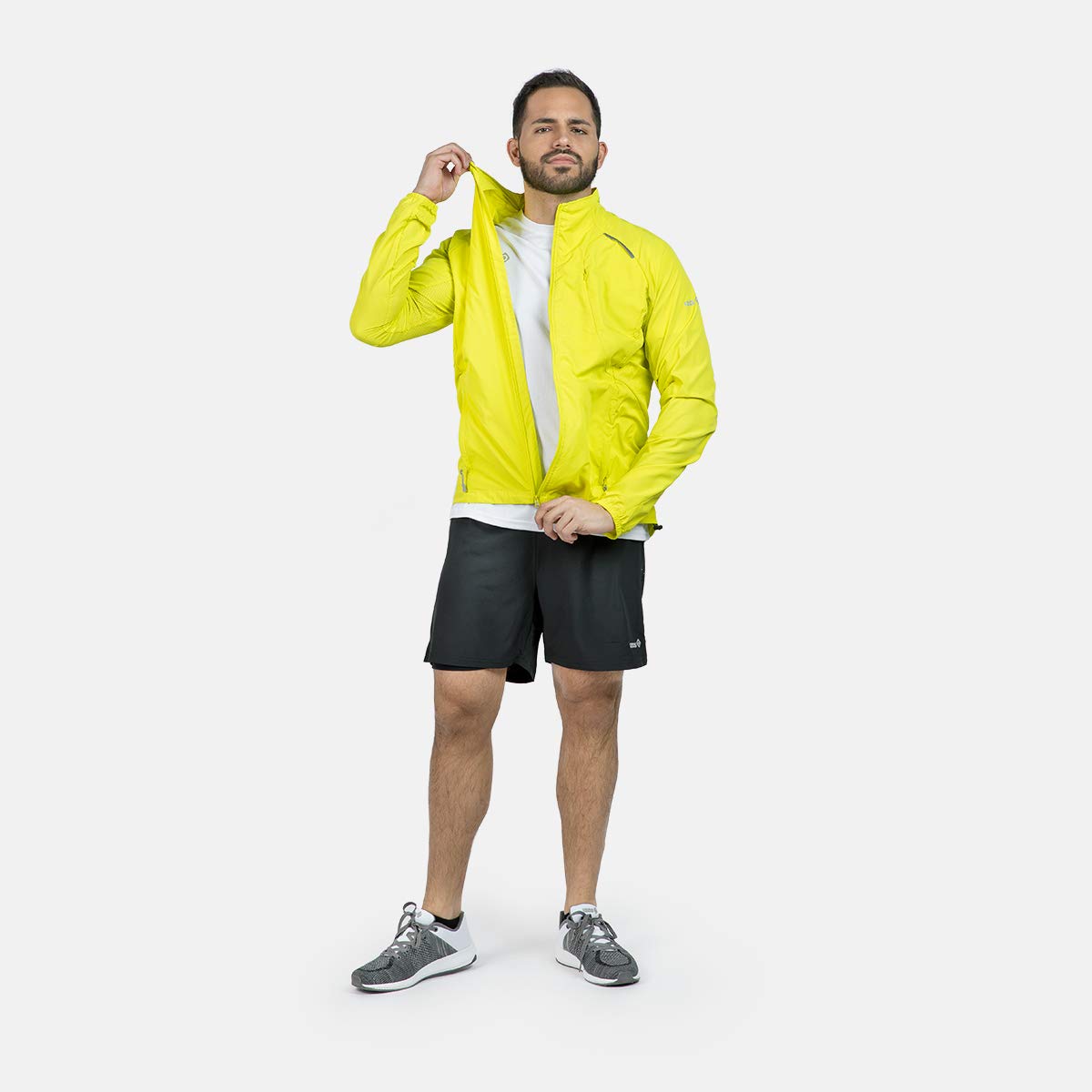 IZAS Brezel Giacca Leggera da Uomo per Running e Trekking. Tessuto AWPS, DRY e Coolspeed. Taglio Aderente e Maniche Anatomiche. Ventilazione e Dettagli Riflettenti
