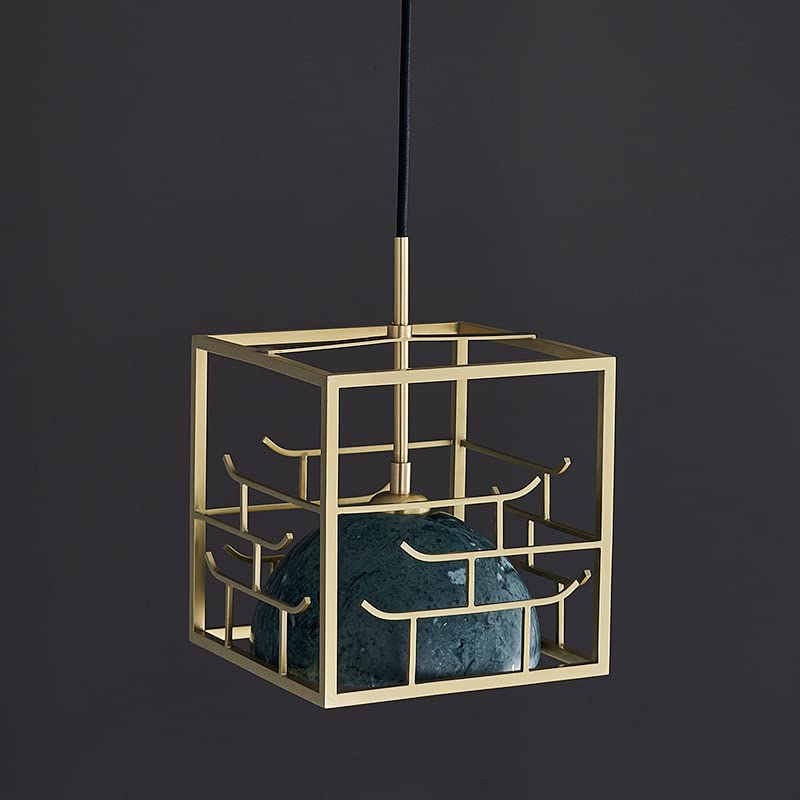 Éclairage plafond design pour sublimer un salon sombre en marbre