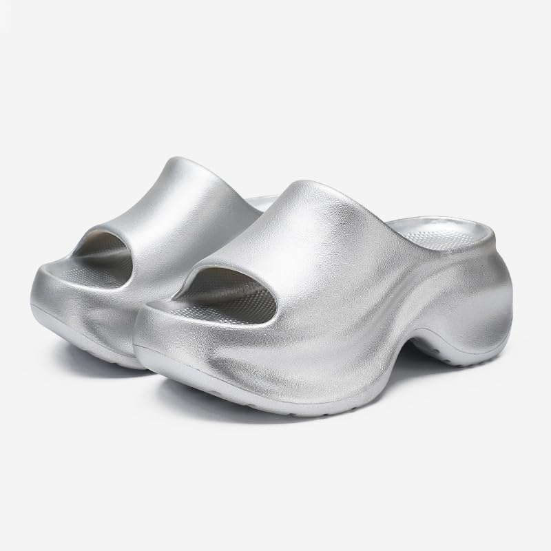 Summer women's thick-soled slippers are anti-slip, wear-resistant, breathable and lightweight, making them suitable for daily outdoor beach activities2