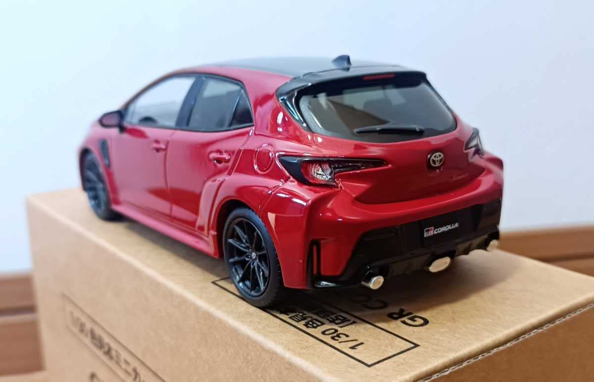 GRカローラ1／30 エモーショナルレッドII 色見本ミニカー非売品