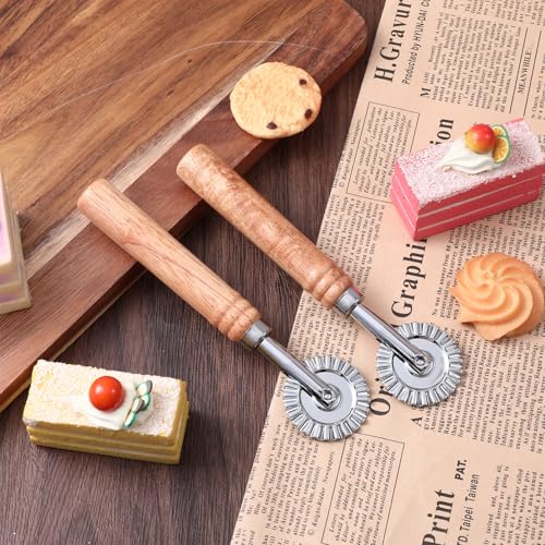 JIYIN 2 Pcs Pastry Wheel Cutter, Pastry and Pasta Cutter Wheel, Ravioli Pizza Cutter Wheels with Long Wooden Handle Dumpling Lace Making Noodle Dough Ruffled Edge Cookies Pie Cutting Tool