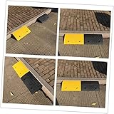 Rampe de trottoir - gaufrée avec un motif antidérapant régulier pour des raisons de sécurité, chaque utilisation est .