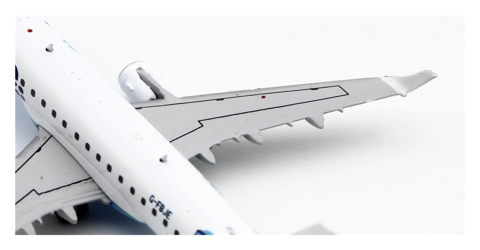 Amazon | 飛行機 模型 完成品 1:400 フライビー航空エンブラエル