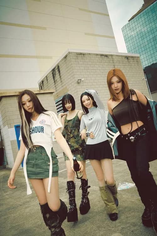 Miniatura 3 de aespa MY WORLD 3er mini álbum CD+POB+Tarjeta fotográfica+seguimiento sellado (versión tabloide)