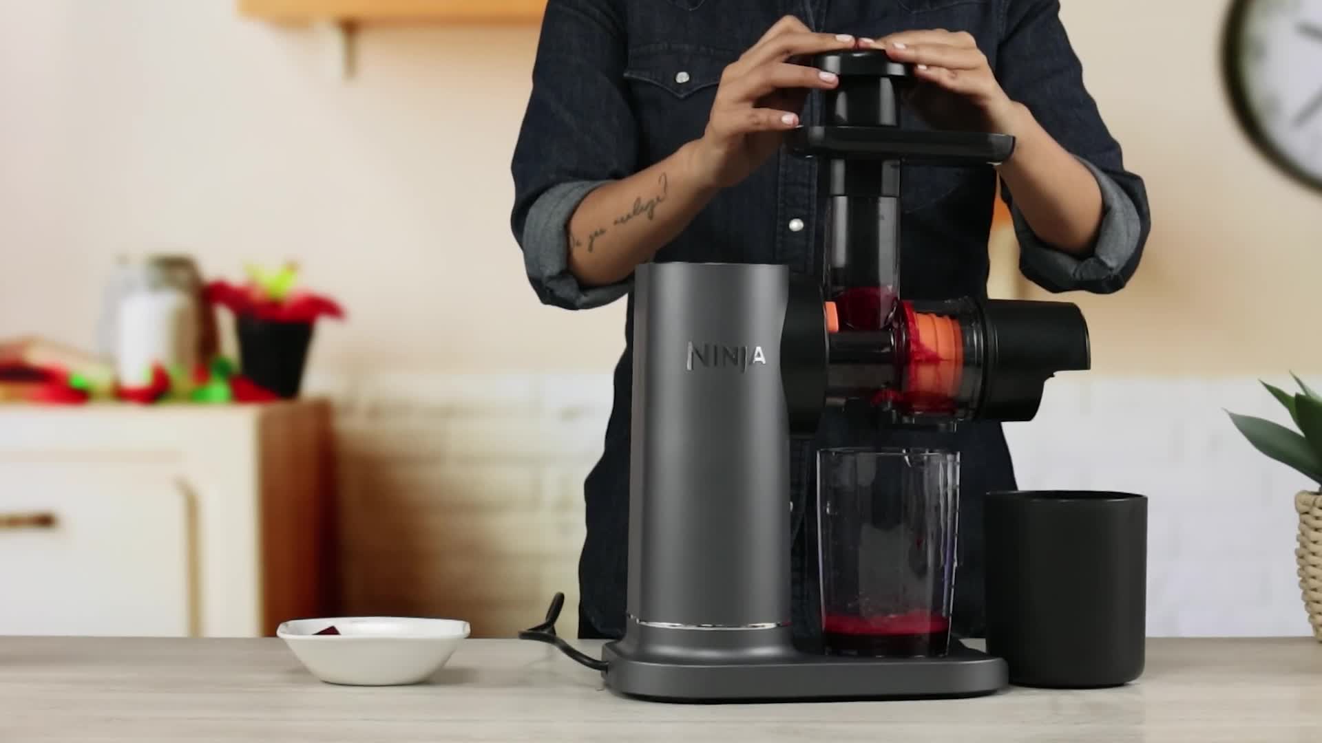 NINJA, Exprimidor de Prensa en Frío NeverClog, Control Total de