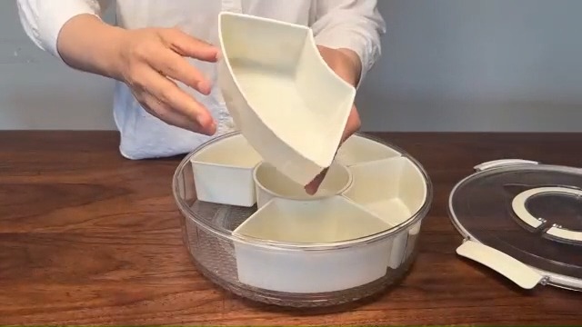 Generico Contenitore Snack Rotante | 7 Scomparti Girevole - con Coperchio e Maniglia,Ideale per Feste, Picnic, Matrimoni, Ricevimenti, Frutta, Secca, Alimenti