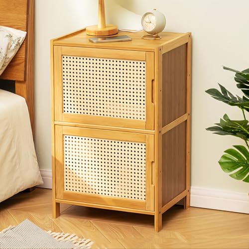 Comodino in bambù, porte in rete di rattan, comodino a 2 livelli con ante magnetiche, armadio compatto per camera da letto e soggiorno