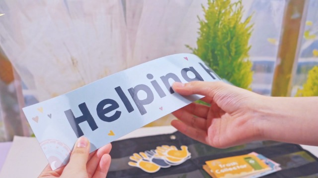 Pasimy Classroom Jobs Pocket Chart - 62 Pieces Helping Hands Chart With Cards & Hooks For Preschool Class Management