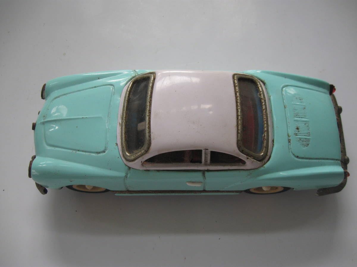 Amazon.co.jp: 珍しいVWワーゲン カルマンギア 全長25cm ブリキ