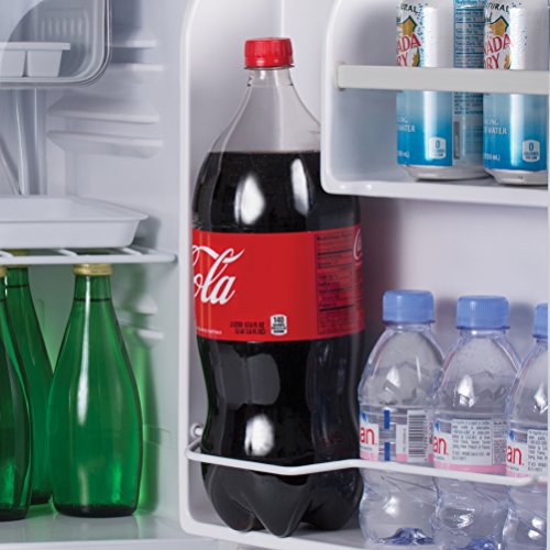 Commercial Cool 1.6 Cu. Ft. Compact Refrigerator, Single Door Mini Fridge With Chiller Compartment, Personal Fridge For Home Or Dorm Room, R600a Refrigerant, Ccr16b, Black on Fridge.com - View 5