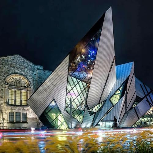 Page de couverture de Episode 21 Three Ghost Stories from across Canada. 1. The Haunted Old City Hall Calgary, AB 2. Ridley College. St. Catherine&rsquo;s, Ontario 3. The Haunted Royal Ontario Museum. Toronto, Ontario