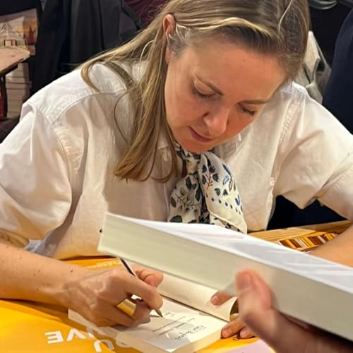 Parmi les invit&eacute;&middot;es du festival, Charline Vanhoenacker, journaliste et humoriste belge